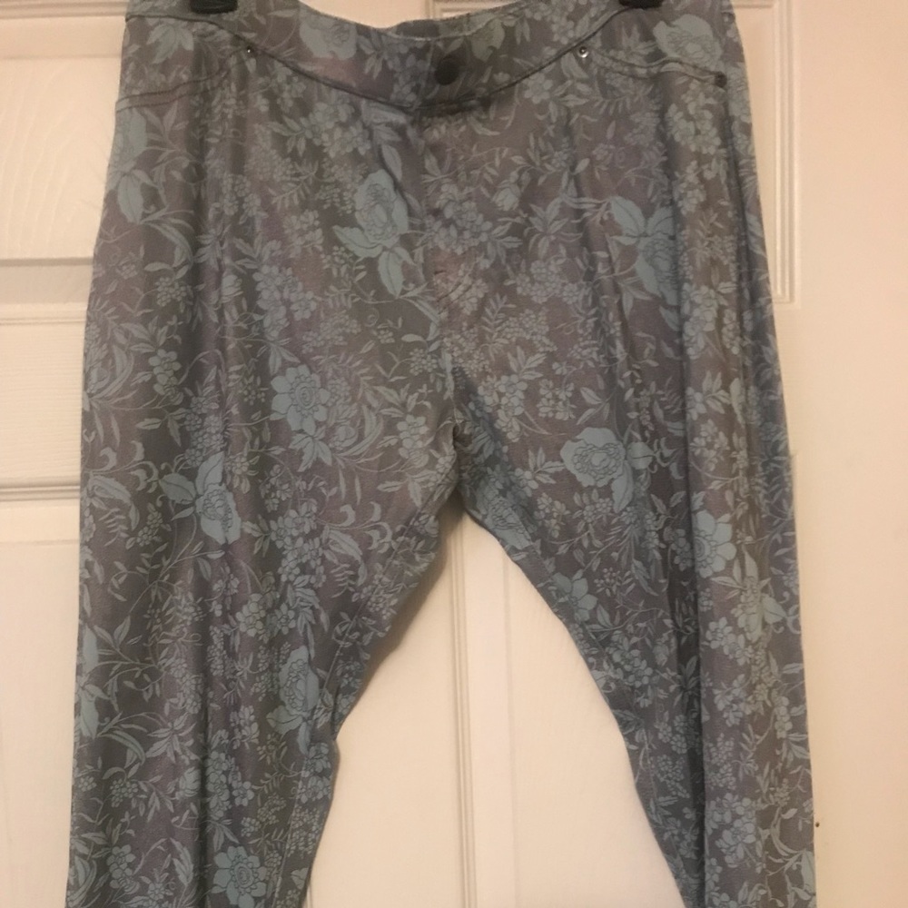 Hue leggings or pants